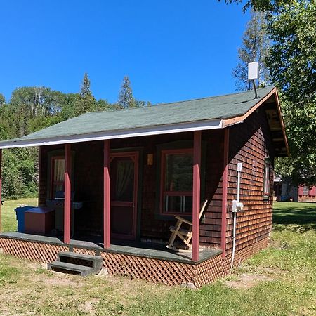 Riviere Petit Saguenay Villa Exteriör bild
