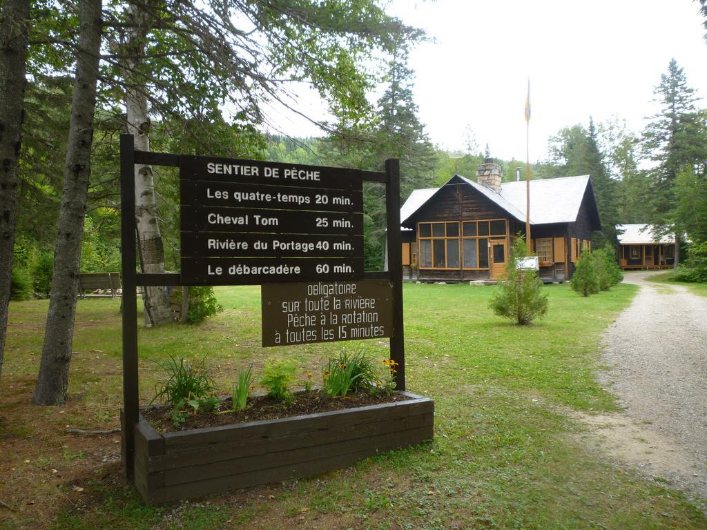 Riviere Petit Saguenay Villa Exteriör bild