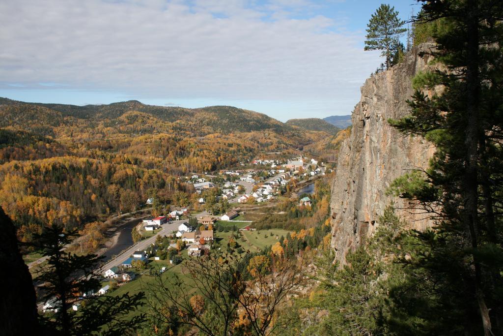 Riviere Petit Saguenay Villa Exteriör bild
